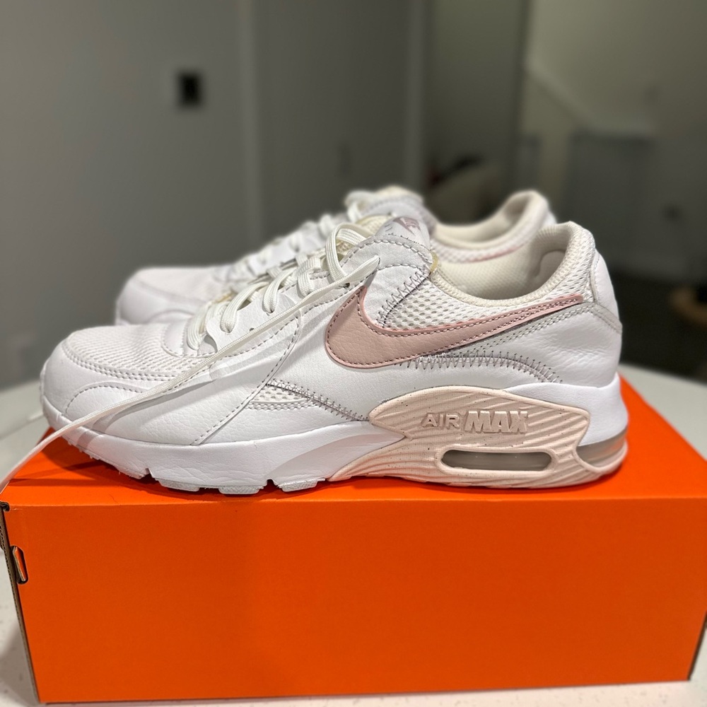 Nike Air Max - size 9